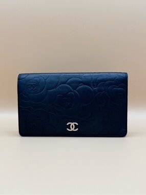 CHANEL Black Camellia Quilted Leather Wallet